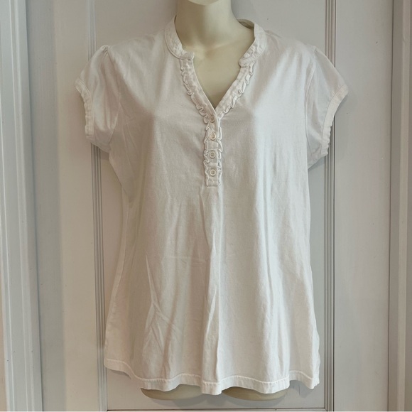 Maurices Tops - 🌿White Maurice’s Tiny V-Neck Ruffle T-Shirt Size Large